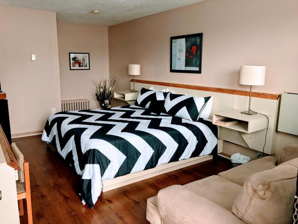 Motel Belle Riviere Saint-Jean-sur-Richelieu Eksteriør bilde