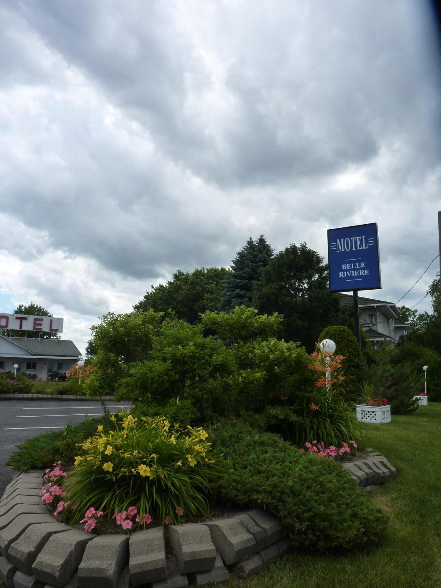 Motel Belle Riviere Saint-Jean-sur-Richelieu Eksteriør bilde