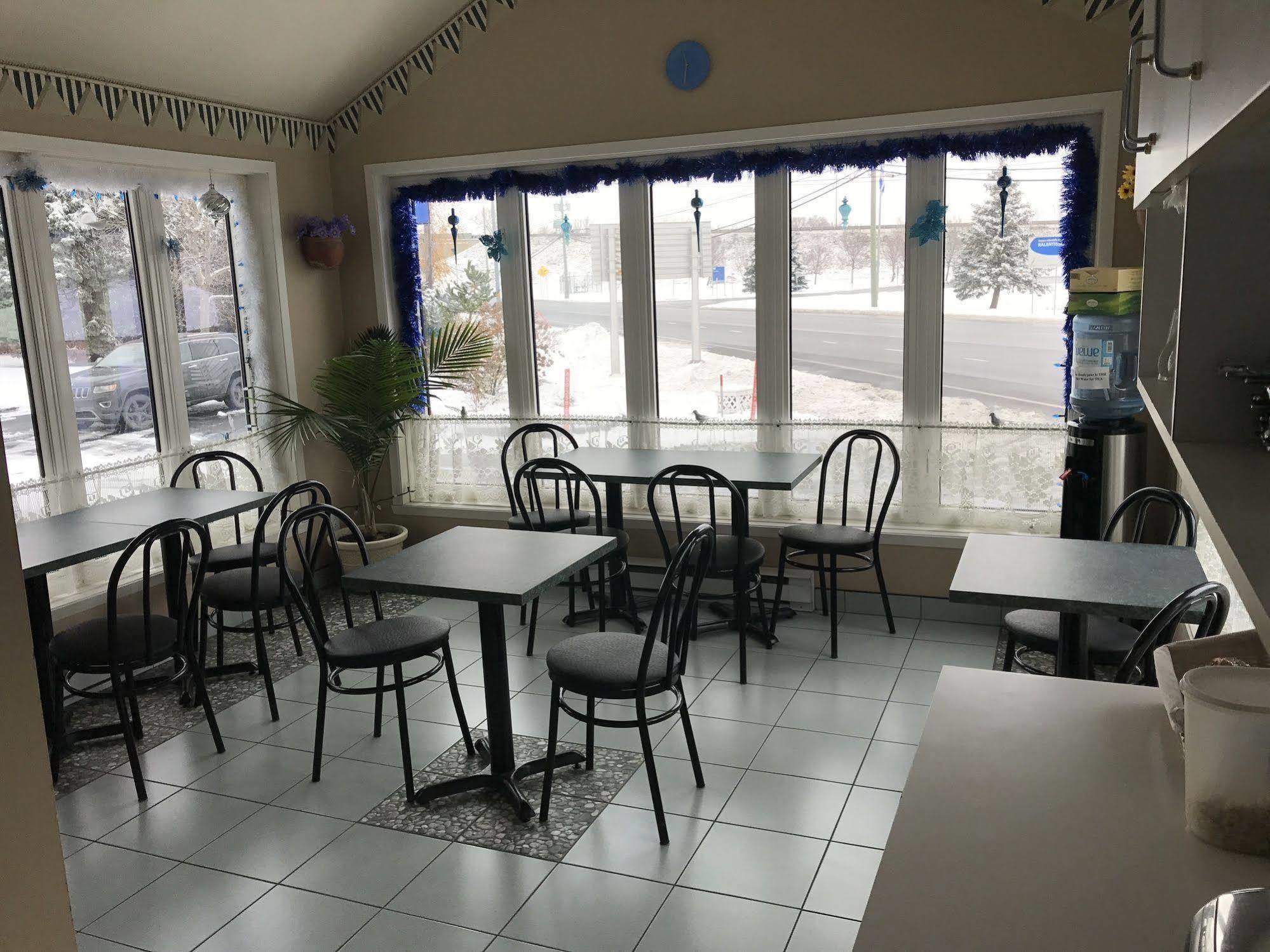 Motel Belle Riviere Saint-Jean-sur-Richelieu Eksteriør bilde